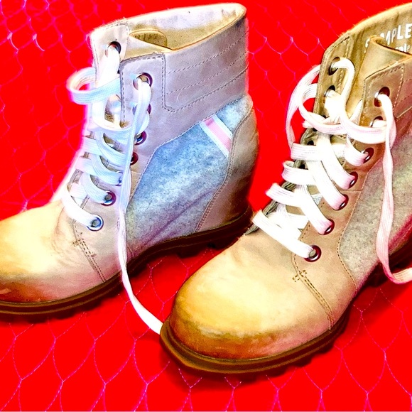 SAMPLE Leather Trim Waterproof Wedge boots. - Picture 4 of 8